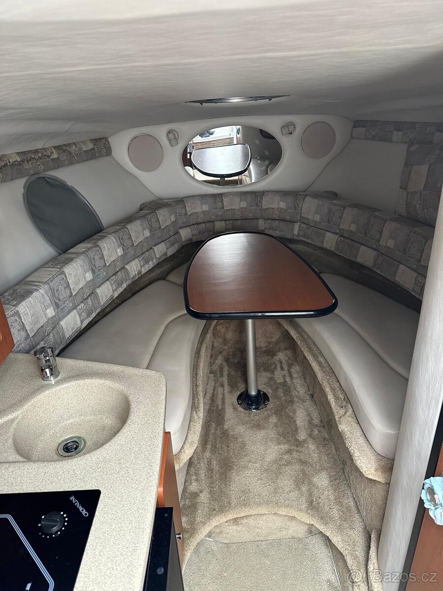 Kajutová loď CROWNLINE 250 CR - 15