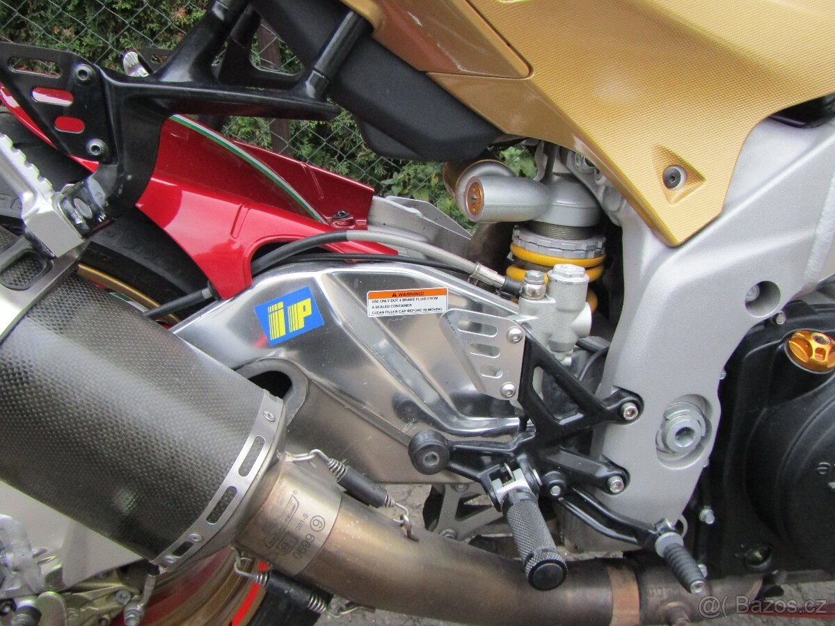 Aprilia Tuono V4 - 15