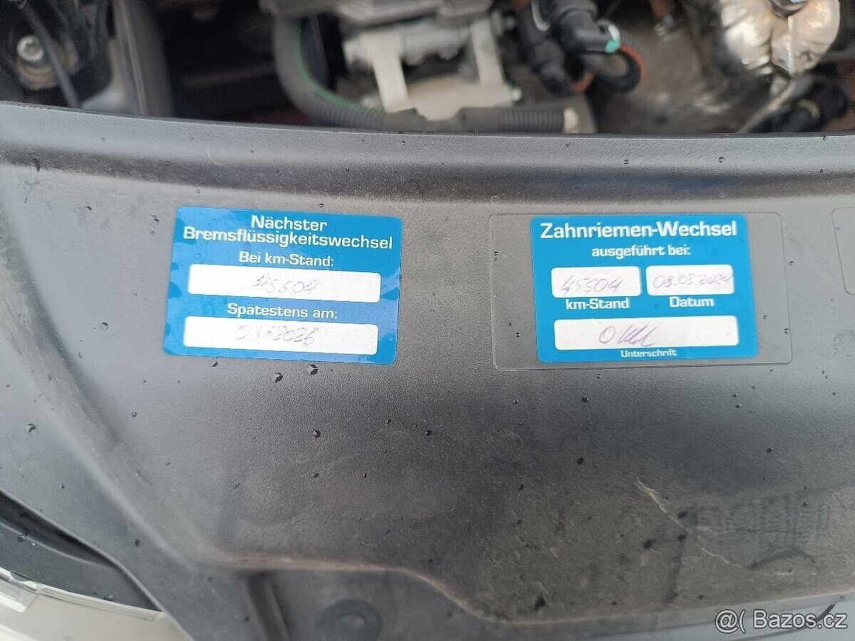 Peugeot 208, najeto 61 TKM, metal. lak, motor 1,2 benzin - 15