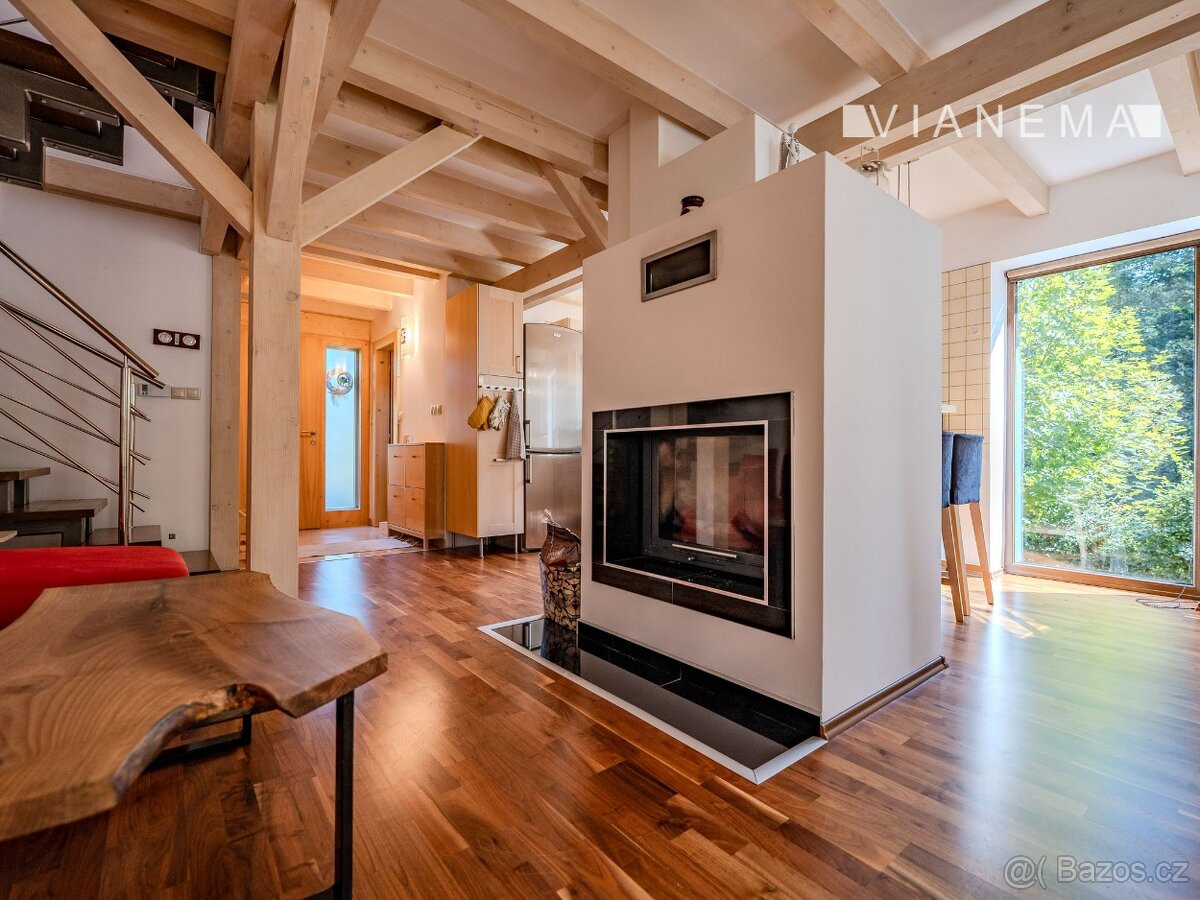 POUZE U NÁS Výjimečný rodinný dům, pozemek 973 m2, Makov - 15