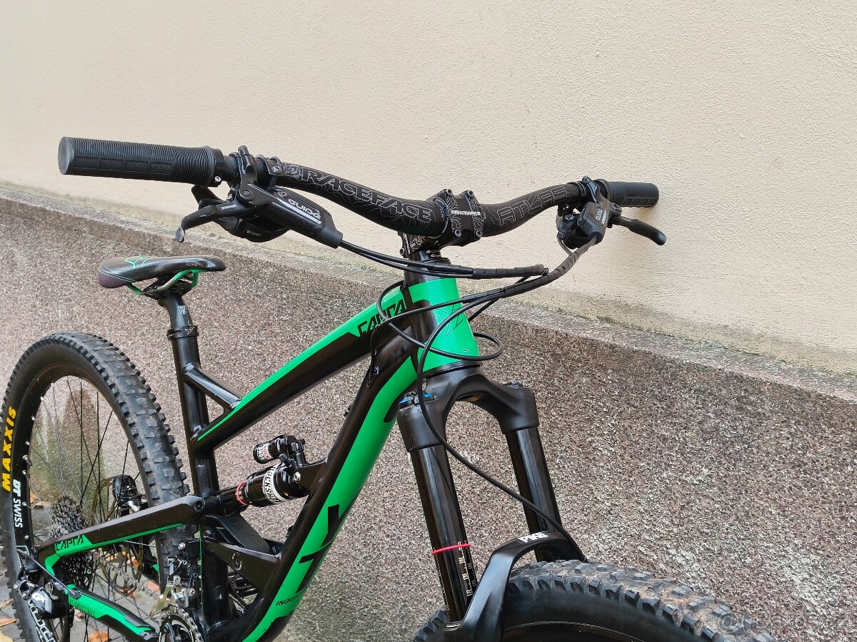 YT Industries Capra AL Comp 2 vel. L roku 2016 - 15