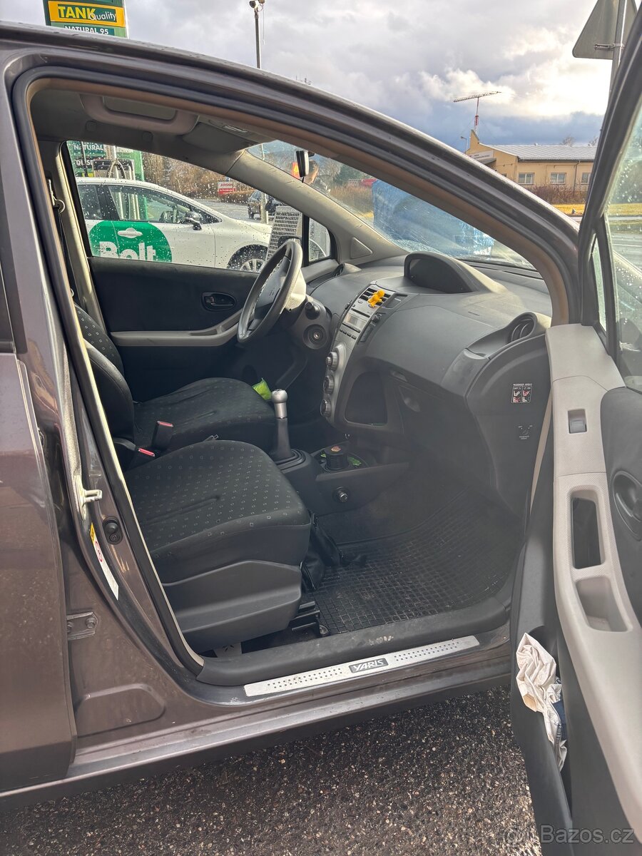 Toyota Yaris 1.3 Benzin - 15