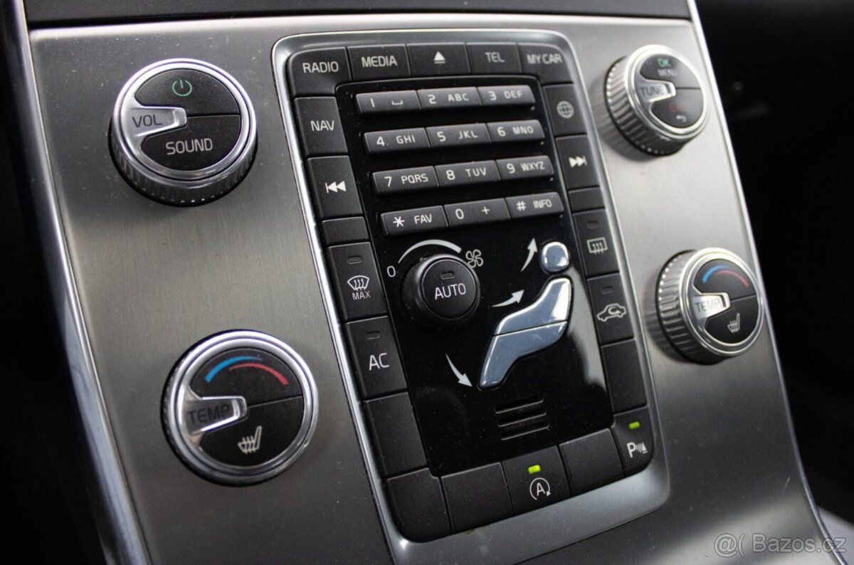 VOLVO V60 Cross Country 2.0L 110kW MT/6 2017 - 15