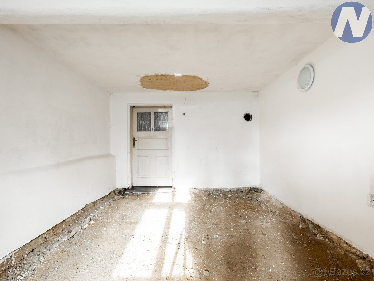 Dub u Prachatic, prodej rodinného domu s uzavřeným dvorkem a - 15