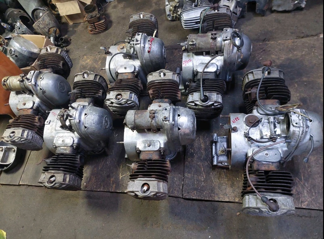 Nové a použité motory převodovky diferenciály Dněpr K750 - 15
