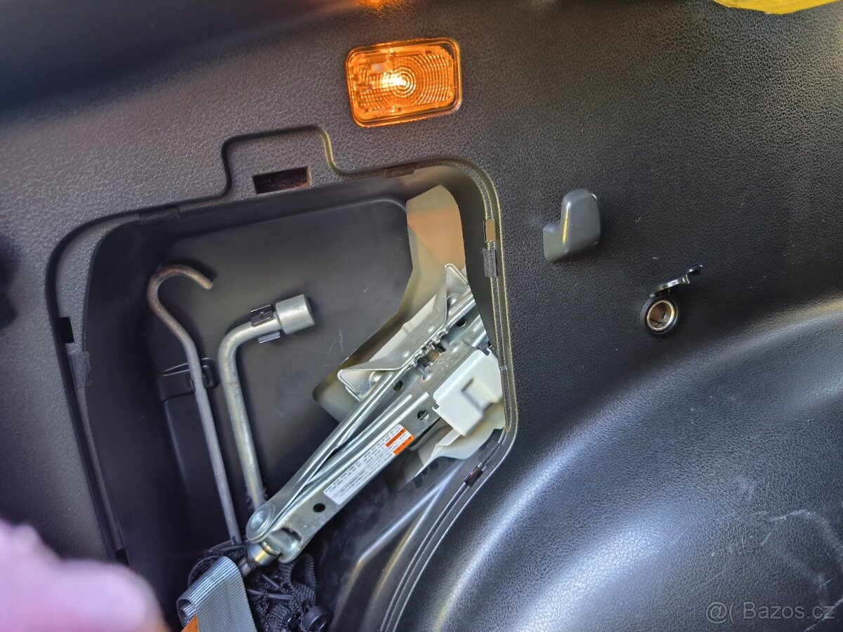 Grand Vitara V6, 3.2 benzín - 15