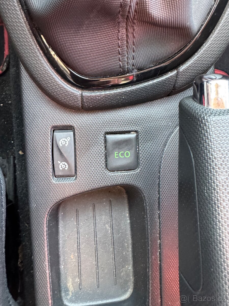 RENAULT CLIO III 0.9 TCE 66kw MODEL 2013 SERVISKA 8xALU KOLA - 15