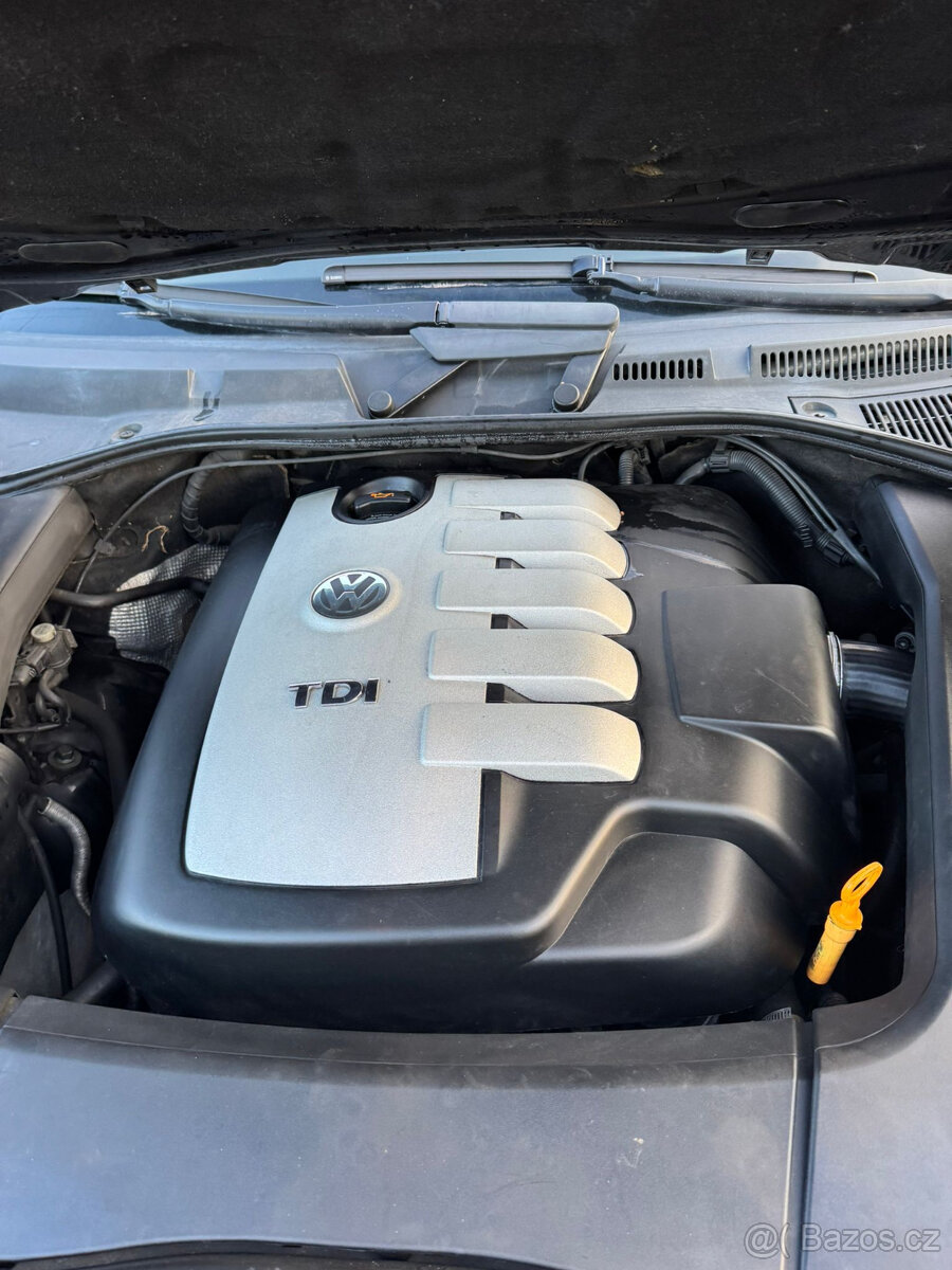 Volkswagen Touareg 2.5 TDI – 1. majitel, perfektní stav - 15