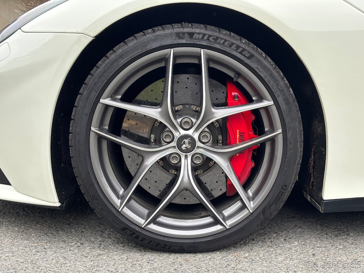 Ferrari F12 Berlinetta - 15