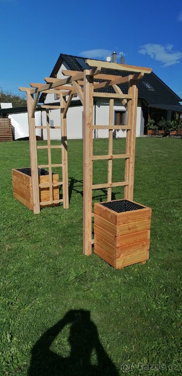 Zahradní pergola rovná s mříží z Modřínu - 15