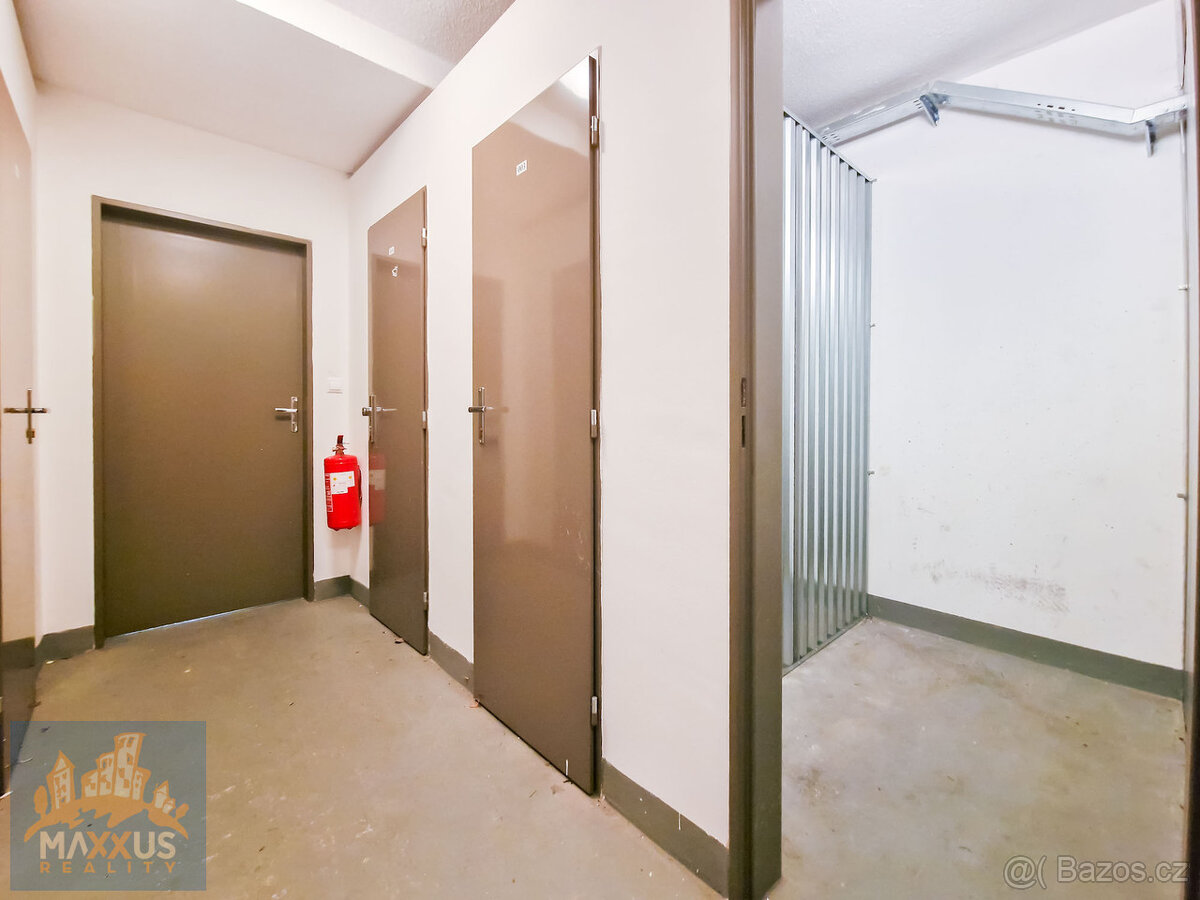 Pronájem světlého bytu 2+kk (52 m2) s balkonem, sklepem a GS - 15