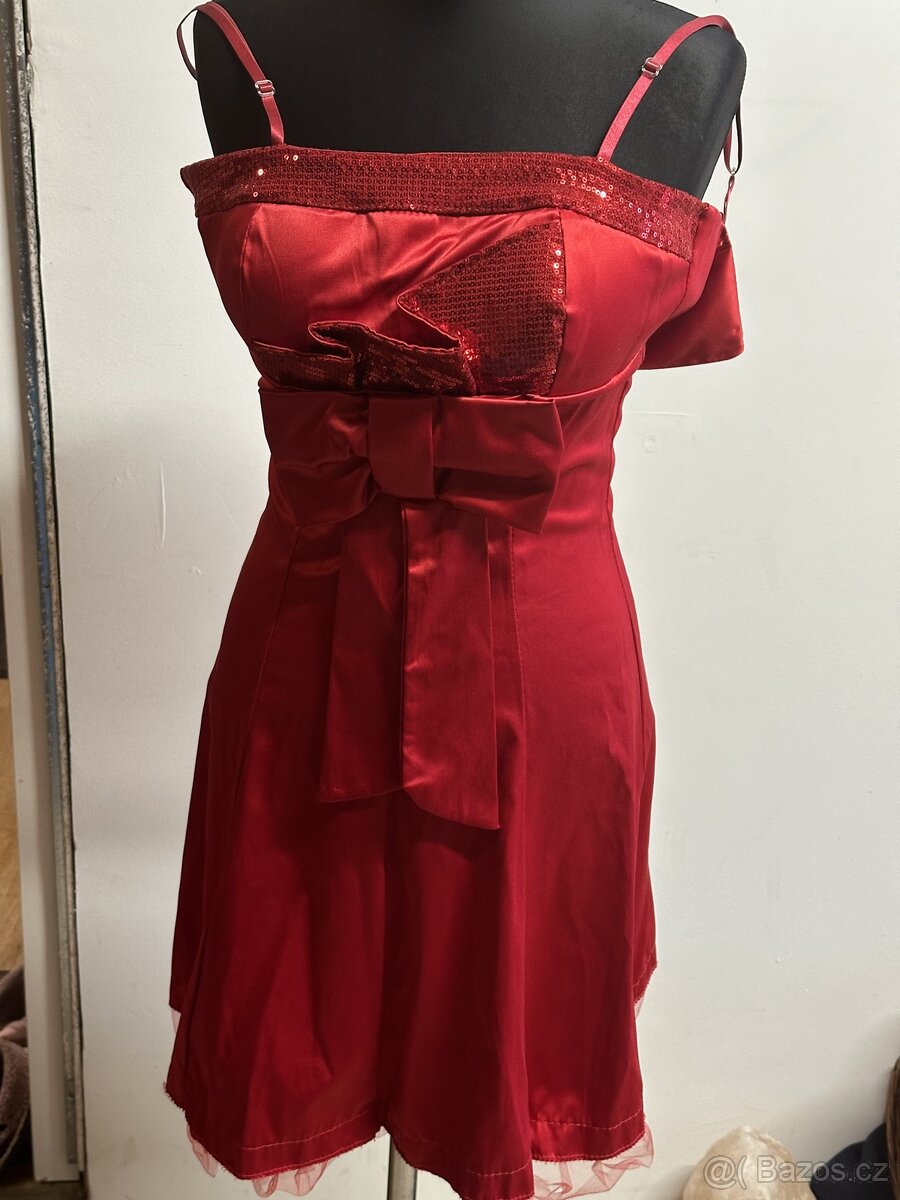 dámské nové oblečení (různé šaty, bundy, kloubouky) - 15