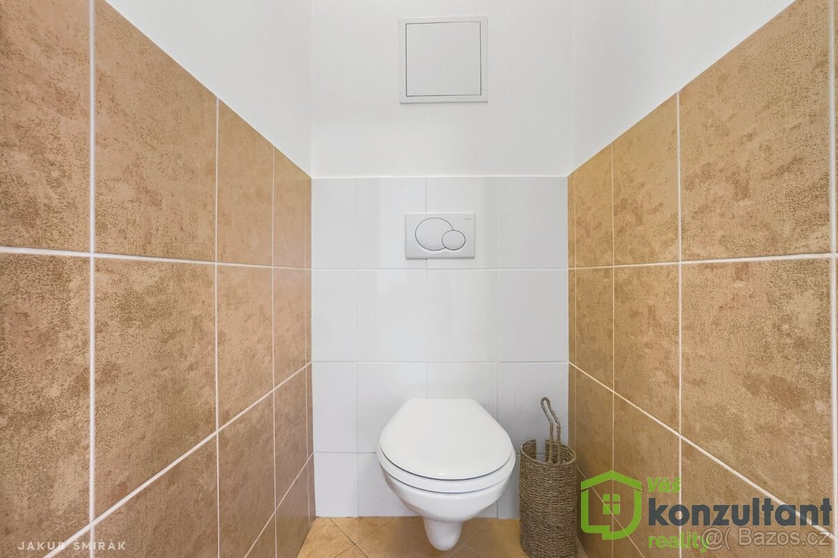 Pronájem prostorného bytu 4+1, 106 m² – Brno, náměstí 28. ří - 15