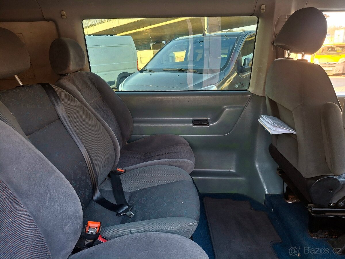 VW Transporter 2.5 TDi 5.míst - 15