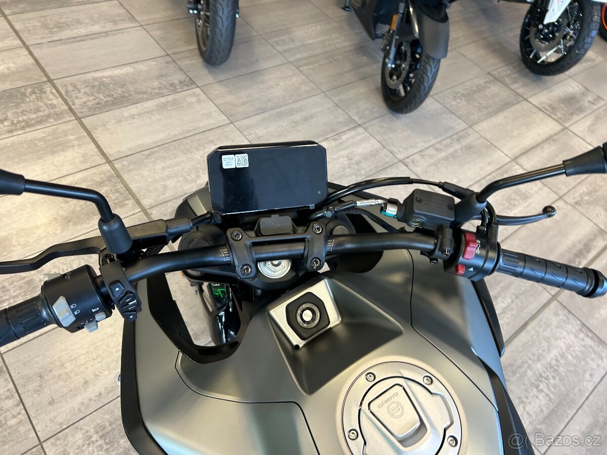 CF Moto NK 125 2026 Gem Black - 15