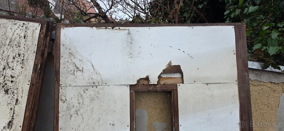 Stará dvoukřídla vrata do garáže z masivu - 15