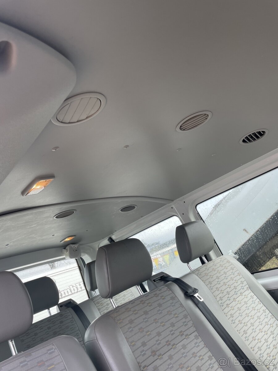 Volkswagen T5 facelift Bus - 15