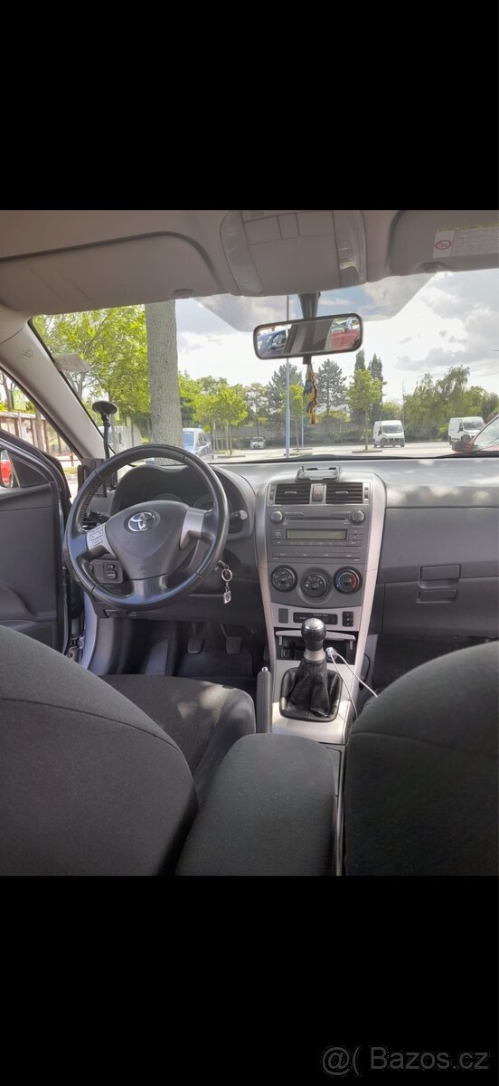 Toyota Corolla - modrá metalíza - 15