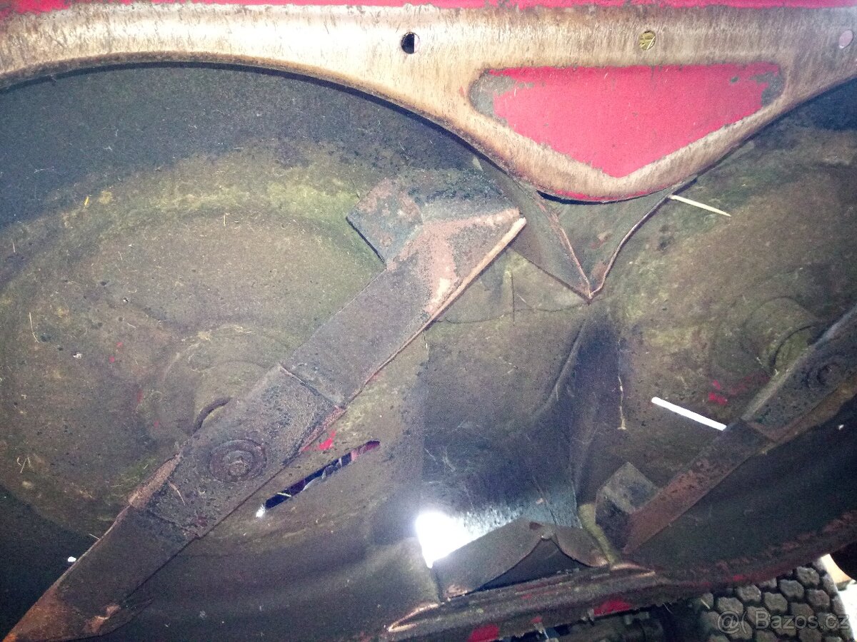 Zahradní traktor - 15