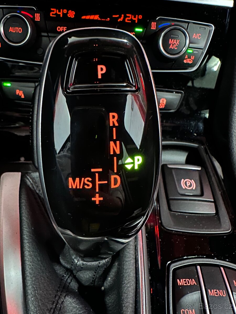 BMW 218i GRAN TOURER - 15