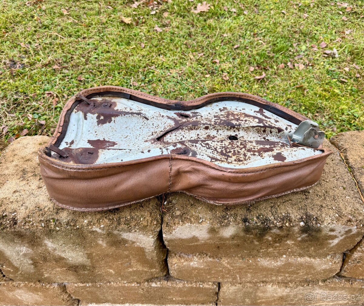 Jawa CZ kyvacka - sedlo kytara - 15