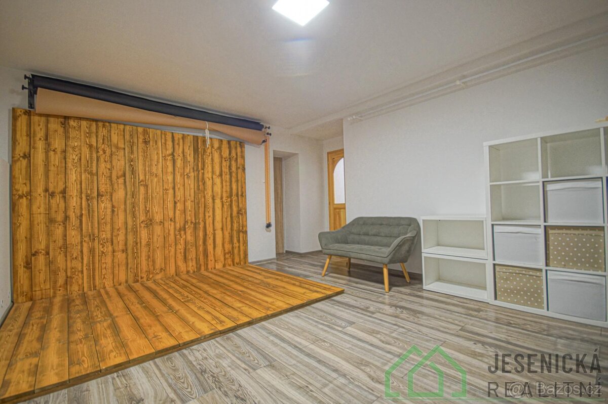 Prodej rodinného domu s obchodním prostorem ve městě Žulová - 15