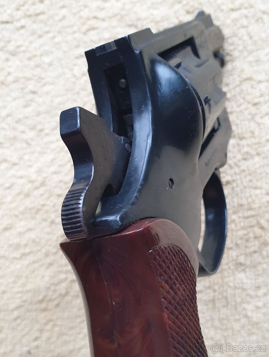 Revolver Arminius cal.4mmRF DA drážkovný - 15