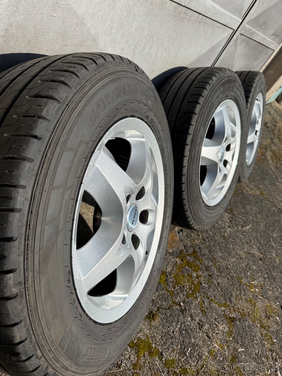 VW Transporter Multivan T5-Alu sada pneu PIRELLI 215/65/16C - 15