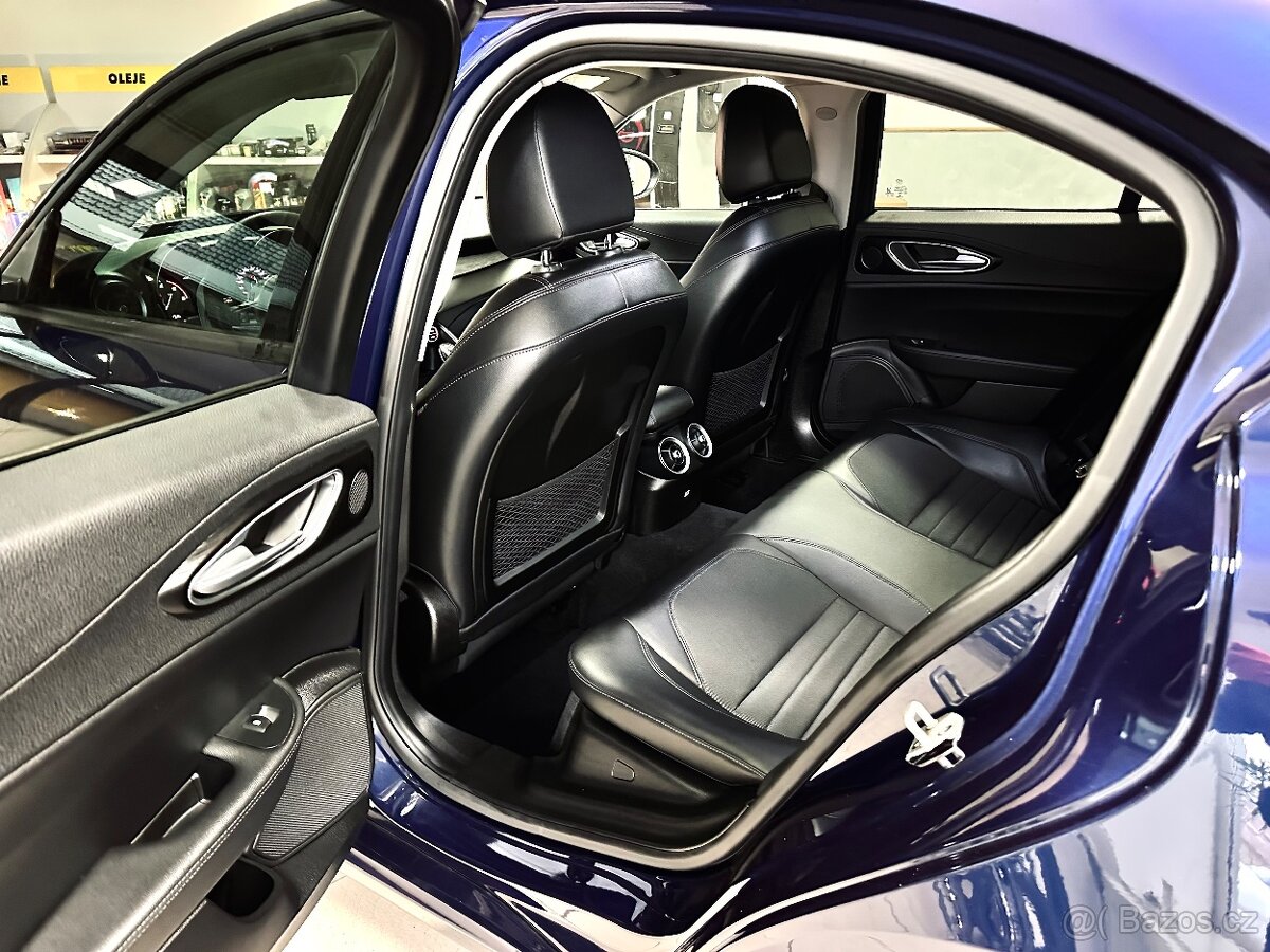 Alfa Romeo Giulia Q4 2.2D 132Kw 4x4, 2017, Originál servis - 15