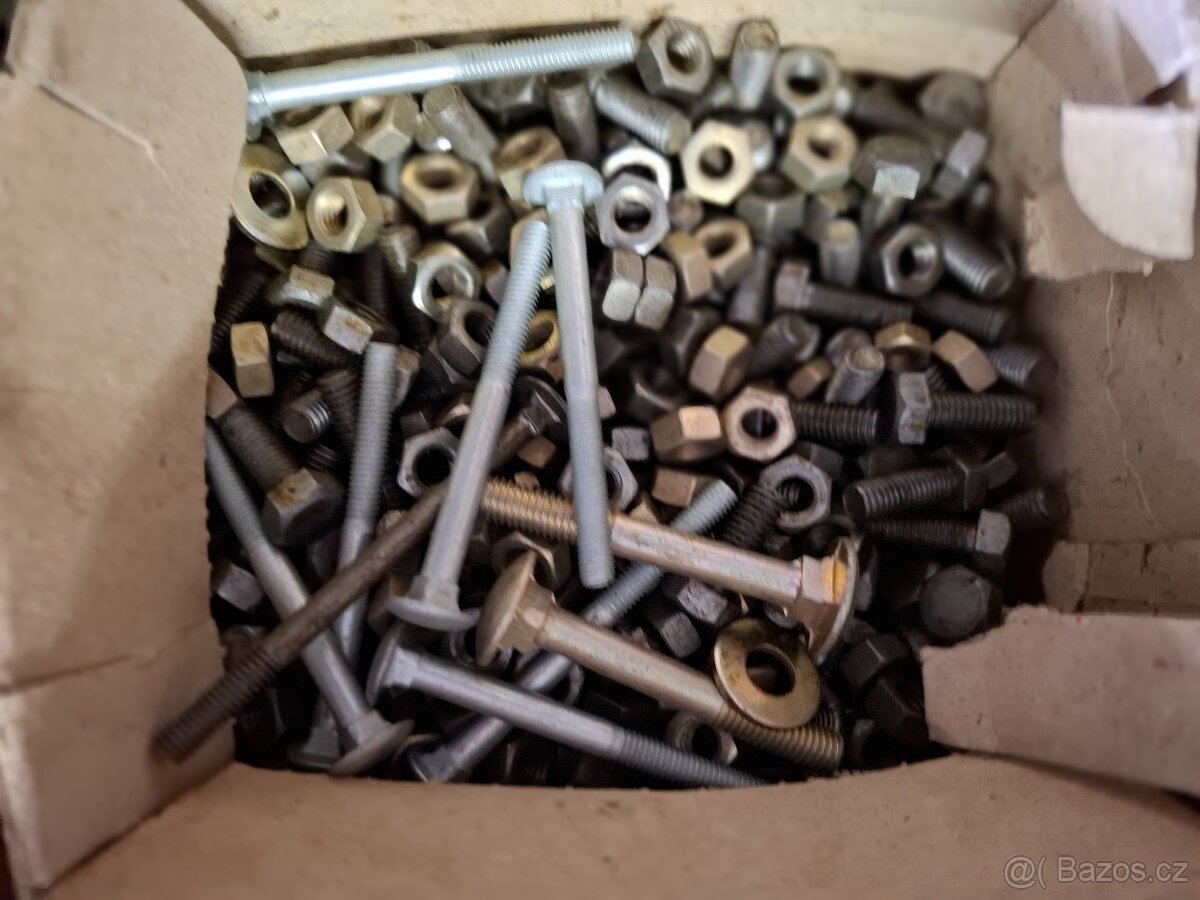 Šouby, matky, podložky - 15