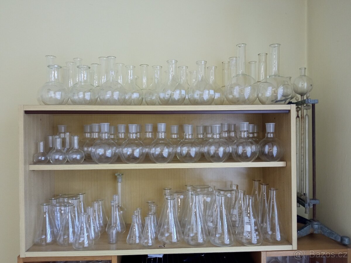 Velká sada laboratorního skla - 15