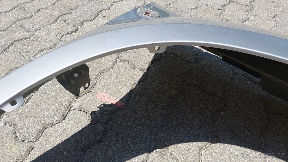 Dacia Duster – Blatníky přední stříbrné - 15