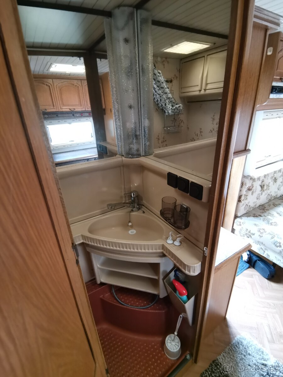 Karavan Hobby 495 Prestige - SOLÁRY - 15