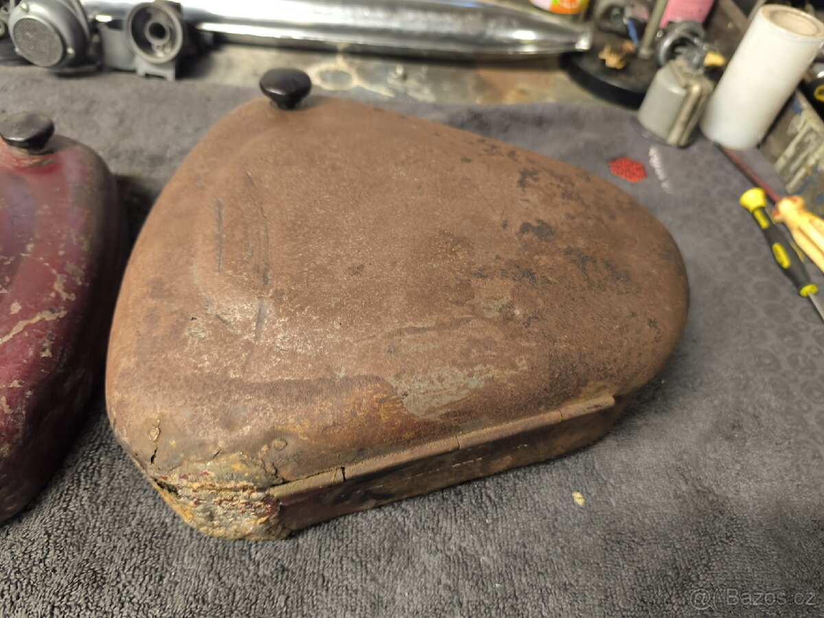 Jawa Perak, kastliky - 15