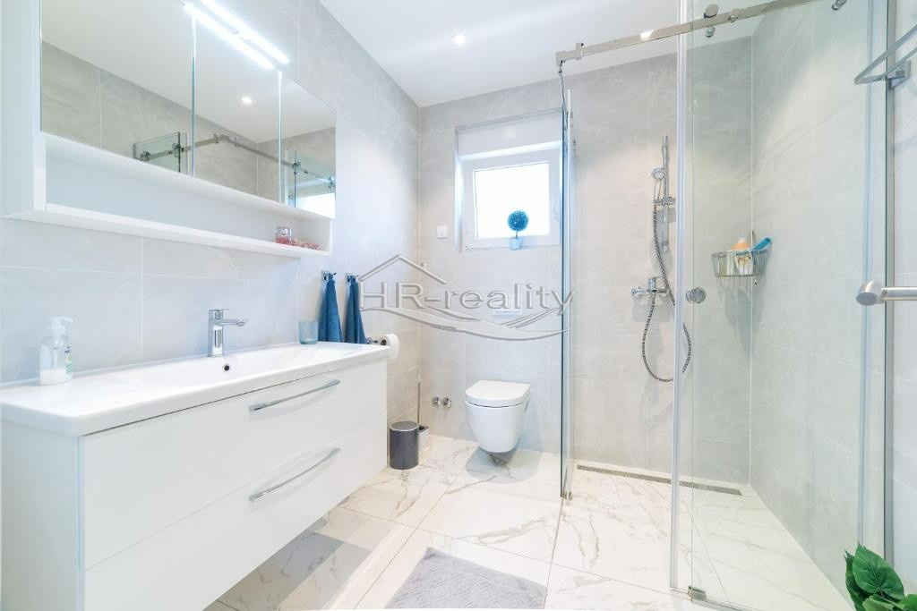 Vodice – kompletne zariadený penthouse, výhľad na more - 15