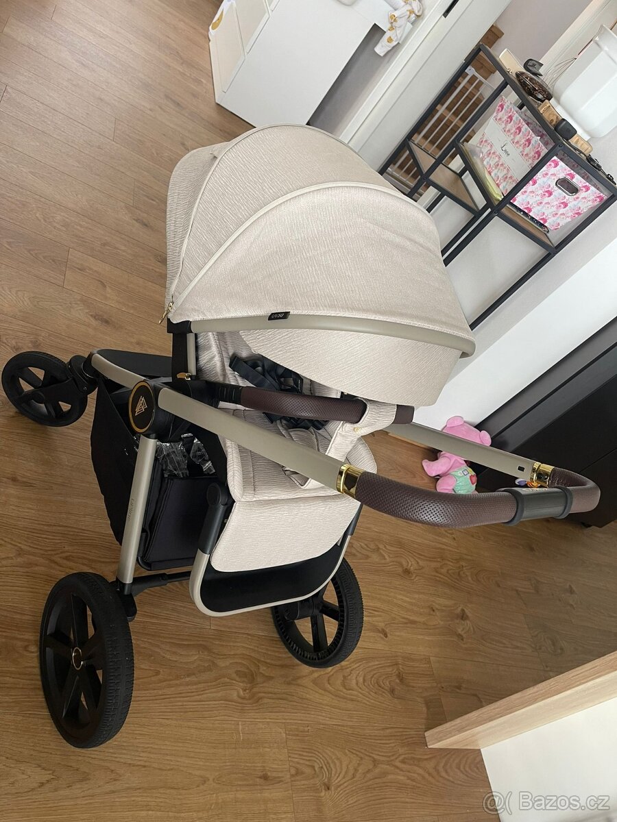Kočárek Venicci Tinum upline a vajíčko + základna Tiago - 15
