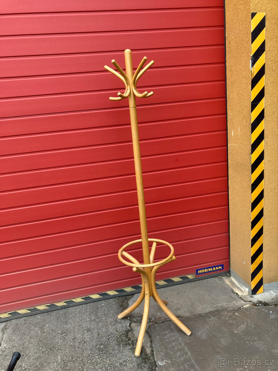 Věšák dřevěný stojanový TON, FRETON za 900 kč - 15