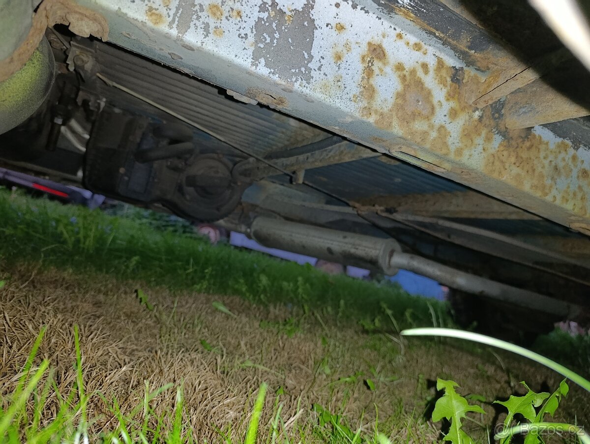 Transporter 2.4 vysoký obytny Volkswagen - 15