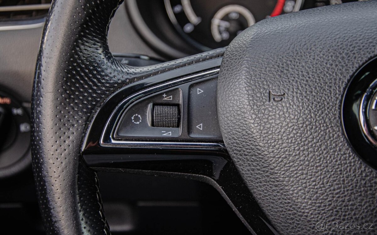 Škoda Octavia Combi 2.0 TDI DPF RS - 15