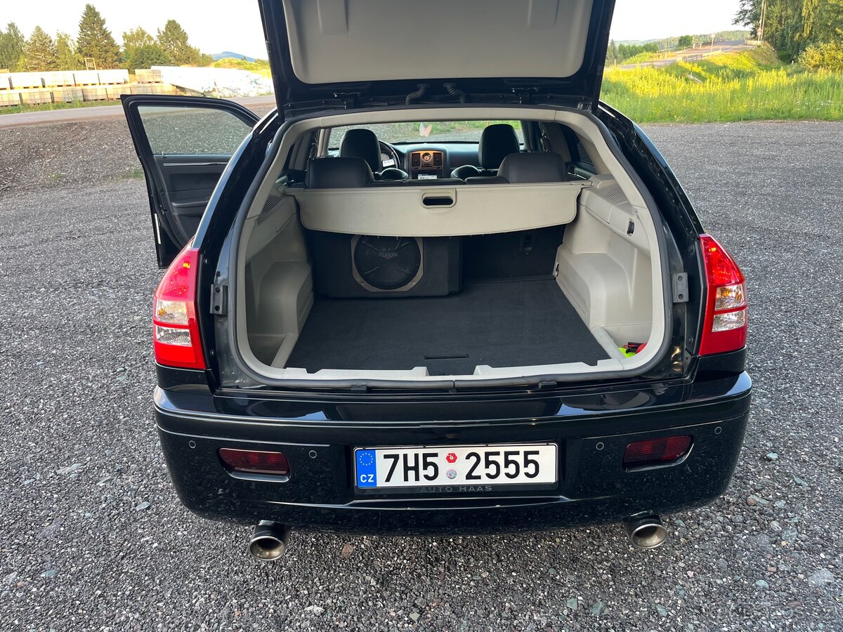 Chrysler 300C 6,1 SRT-8 - 15