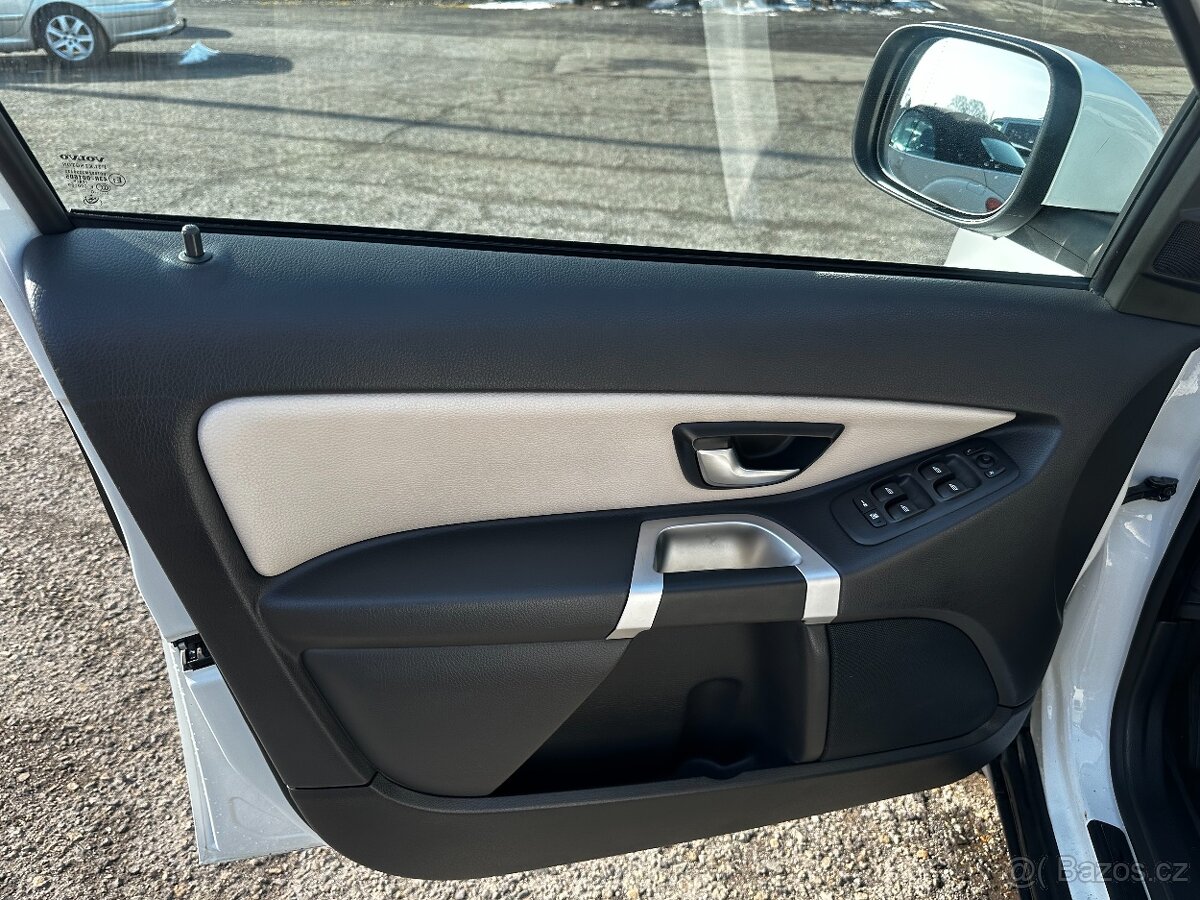 VOLVO XC90 2,4D5 - MOMENTUM - 7 MÍST - SERVIS - 15