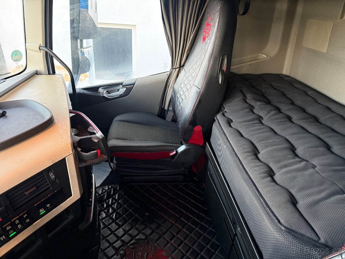 Volvo FH 500 8x4 třístranný sklápěč Bordmatic - 15