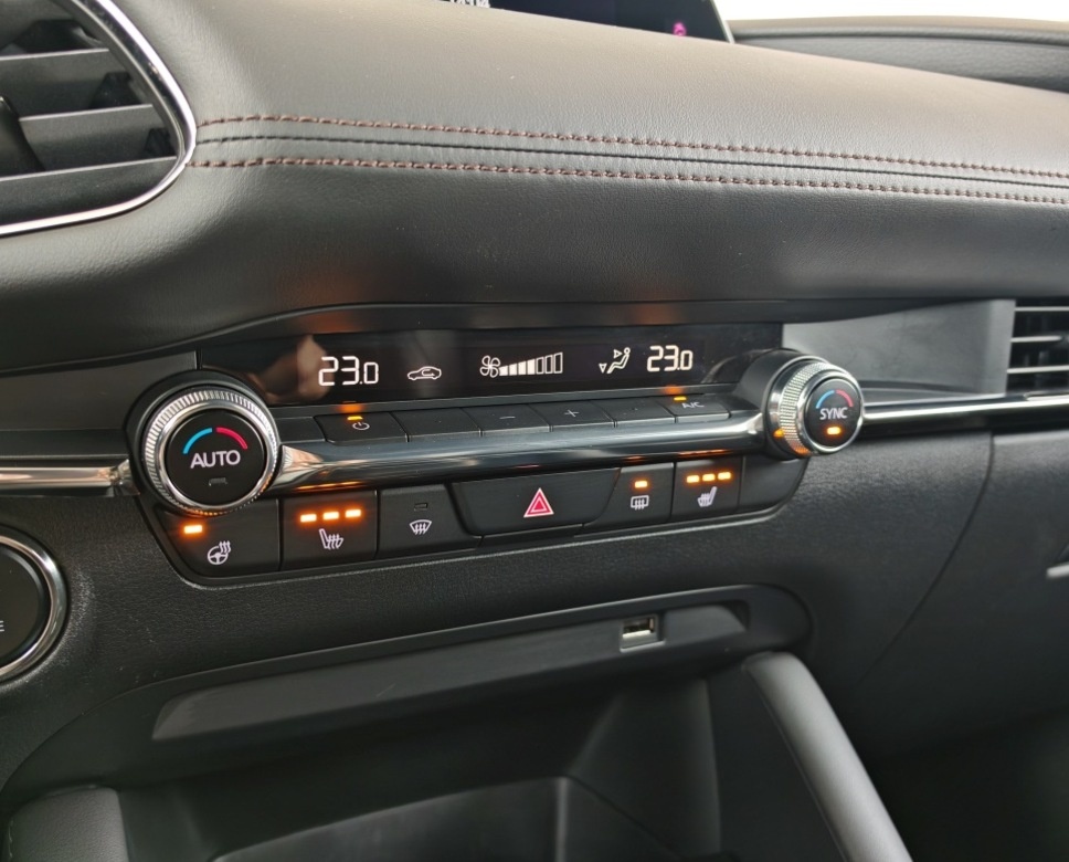 Mazda 3 2.0 Skyactiv G122 Plus A/T - 15