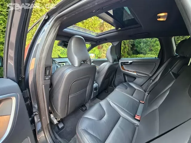 Volvo XC60 2.4 D5 169kW,AWD,Summum,Webasto,141tkm,Pano,Navi. - 15