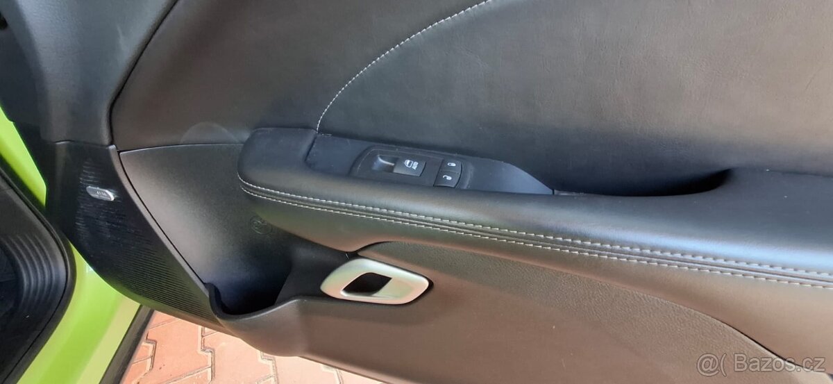 Dodge Challenger R/T 6.4 V8 SHAKER 392 Scat Pack Manuál - 15