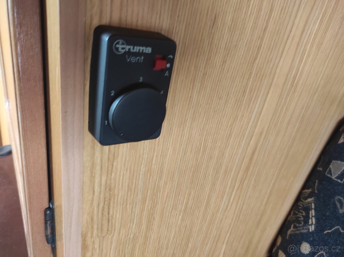 Obytný přívěs Fendt 410 A - 15