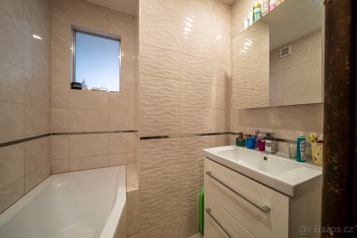 Byt 3+1 na prodej, osobní vlastnictví, centrum UH - 15