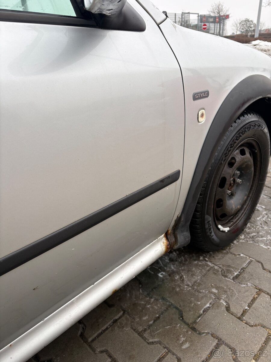 Škoda Octavia 1 combi - stříbrná - 15
