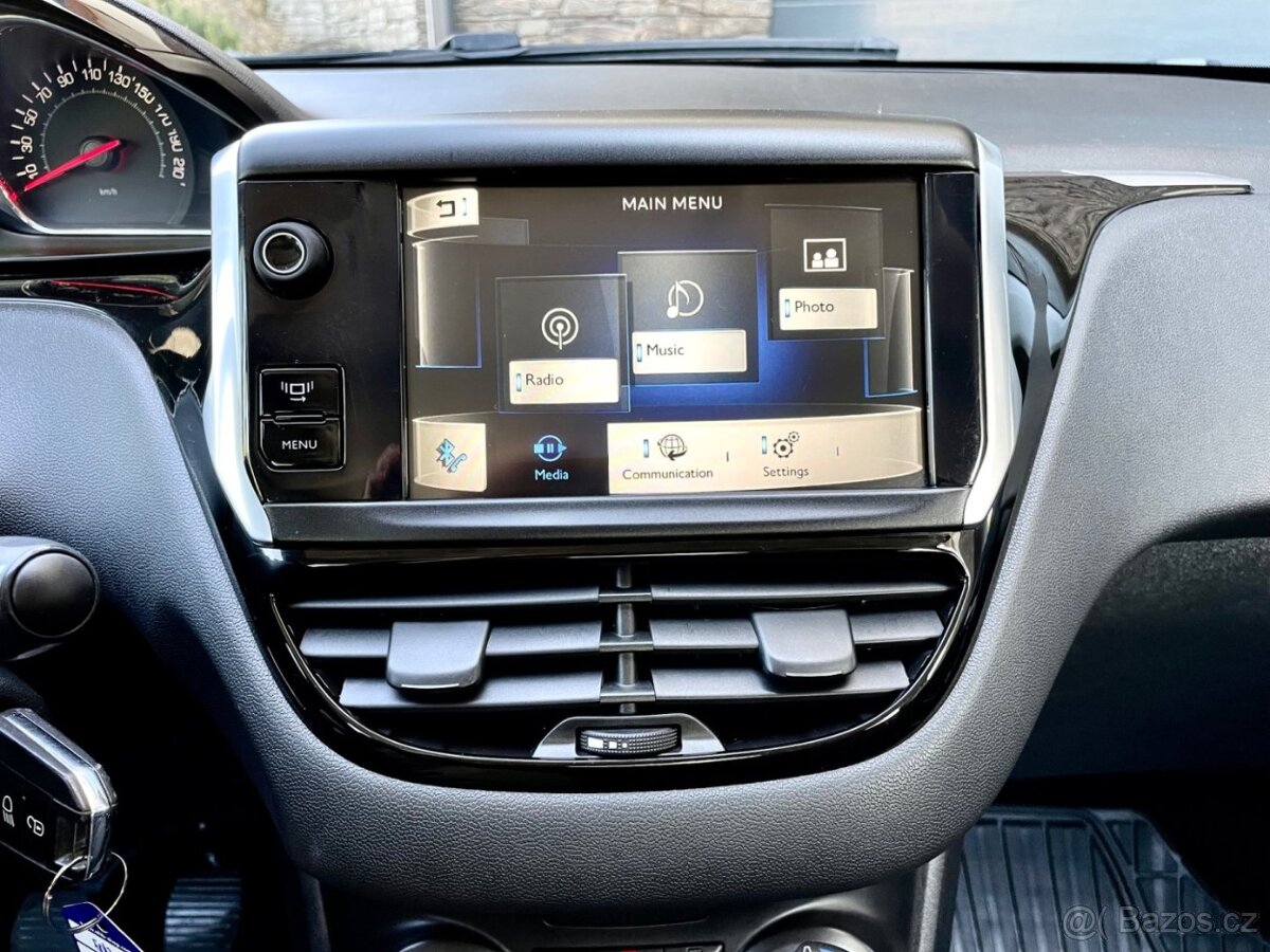 Peugeot 208 1.2 VTi klima, tažné - 15