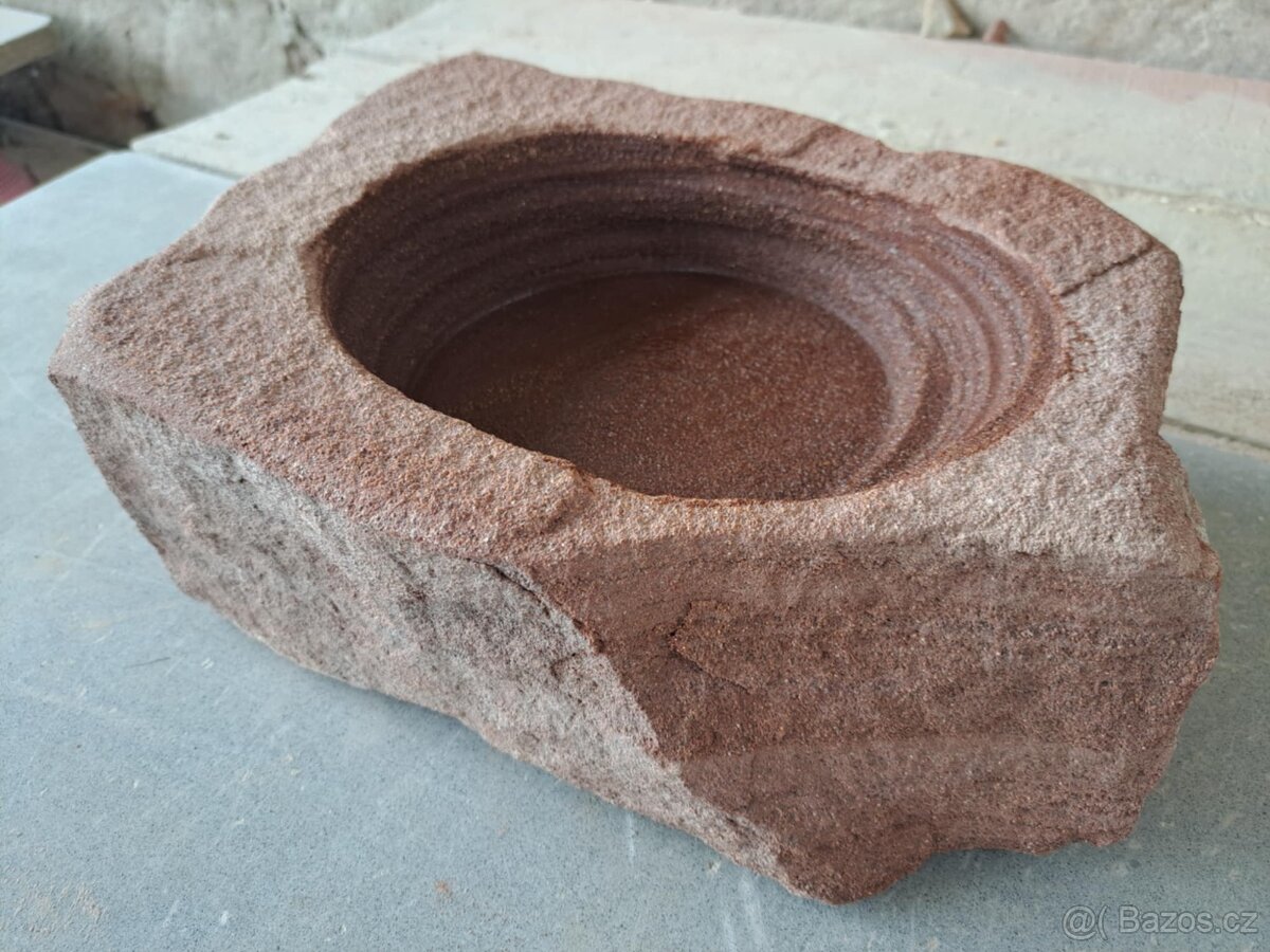 Pítka z přírodního červeného pískovce - 15